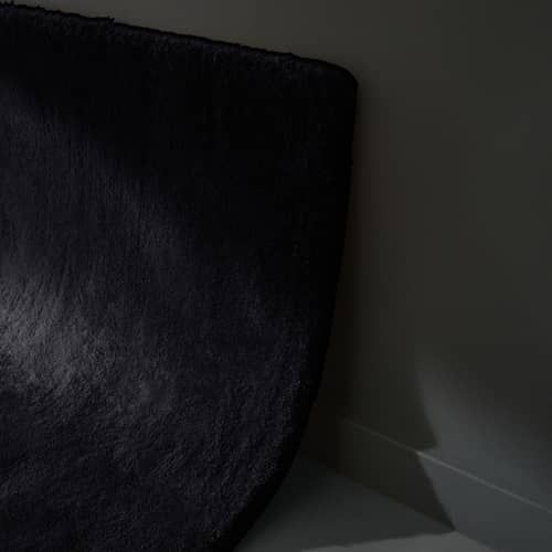 Tapis Stilla noir / 265 x 220 cm - Tufté main - AYTM - Anthracite - Laine