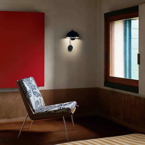 Applique avec prise Flowerpot VP8 métal bleu / Verner Panton, 1968 - &tradition - Bleu acier - Acier
