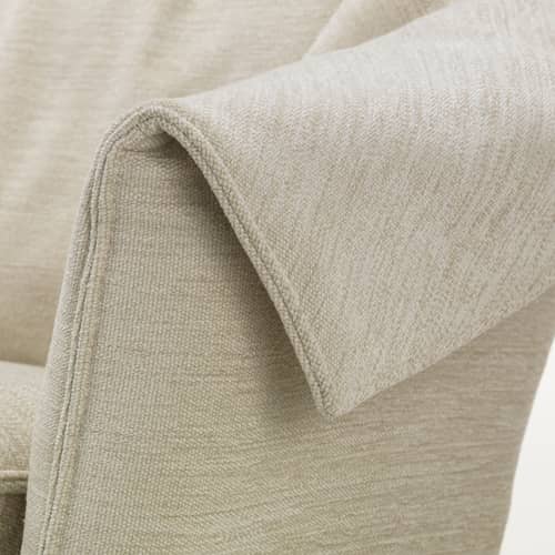 Gepolsterter Sessel Bascule Lowback textil beige / Neigungsmechanismus – Füße aus Eiche - Vitra - Elfenbein (Nubia-Stoff) / Fuß aus Eiche - Gewebe, massive Eiche, Recycelbarer PU-Schaum