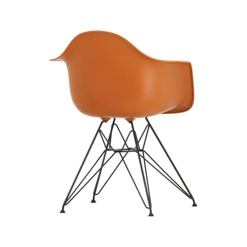 Sessel RE DAR - Eames Plastic Armchair plastikmaterial orange / (1950) - Beine schwarz / recycelt - Vitra - Rostorange / Beine schwarz - lackierter Stahl, Recycelter Kunststoff (Post-Consumer)