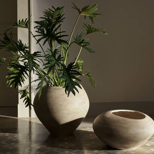 Dodu Tall Flowerpot stone brown / Ø 58 x H 51 cm - Cement - Ferm Living - Ø 58 x H 51 cm / Light brown - Painted cement finish