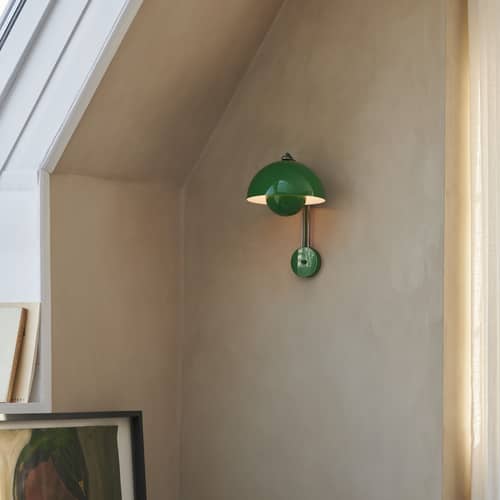 Flowerpot VP8 Wall light with plug metal green / Verner Panton, 1968 - &tradition - Green light - Lacquered steel