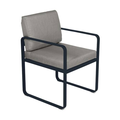 Fauteuil de repas rembourré Bellevie métal tissu beige / Tissu taupe grisé - Fermob - Bleu abysse / Tissu taupe grisé - Aluminium laqué, Mousse polyuréthane HR, Tissu acrylique