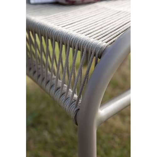Poltrona bassa Loop Lounge materiale plastico tessuto beige / impilabile - Cordura polipropilene tessuta manualmente - Vincent Sheppard - Talpa - Alluminio termolaccato, Corda in polipropilene