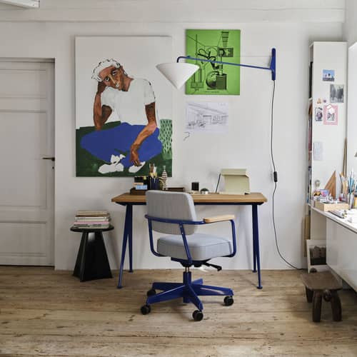 Applique avec prise Petite Potence Vitra | Made In Design