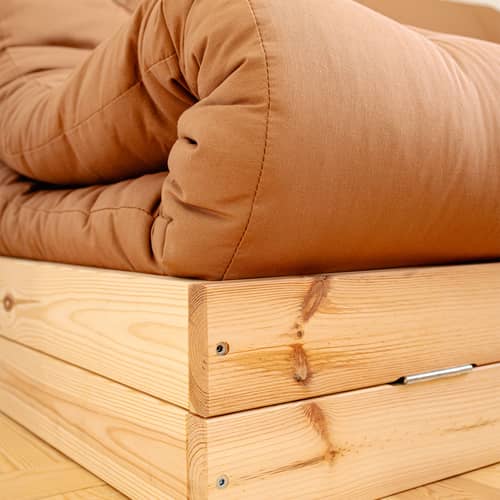 Divano convertibile Flip legno marrone / L 145 cm - 3 posizioni - KARUP DESIGN - Marrone Argilla 759 / Pino - Espanso, Fibre riciclate miste, Pino massello certificato FSC, Tessuto