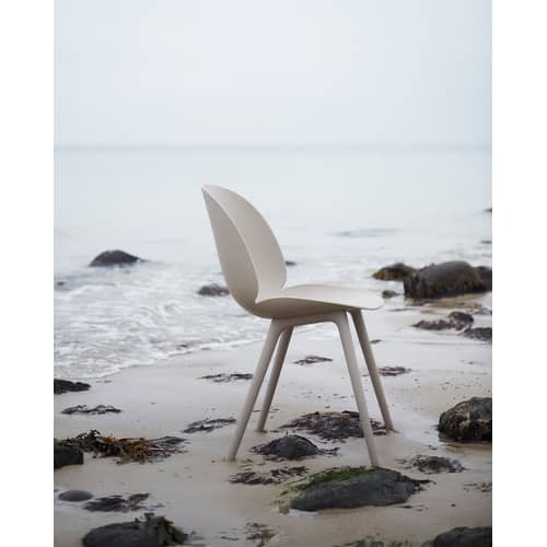 Chaise Beetle OUTDOOR plastique beige - Gubi - New beige - Polypropylène