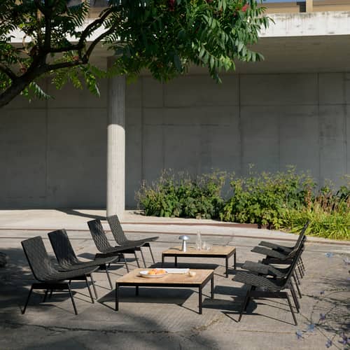 Ville AV50 Coffee table natural wood / 90 x 90 x H 30 cm - &tradition - Warm Black / Teak - Powder coated steel, Teak