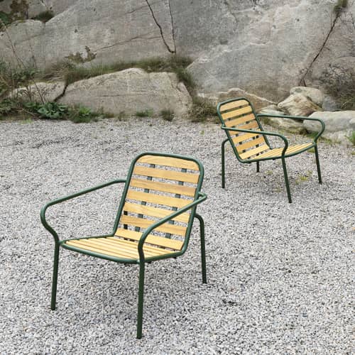 Poltrona bassa impilabile Vig Lounge Wood legno naturale - Normann Copenhagen - Verde scuro / Legno - Acciaio termolaccato, Legno di robinia oliato