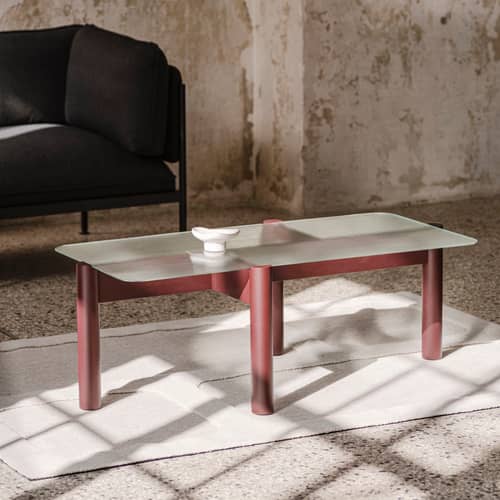 Couchtisch Kob glas rot / 105 x 55 x H 40,5 cm - NOO.MA - Heidelbeerfarbener Wein / Glas - Einscheiben-Sicherheitsglas, FSC-zertifiziertes massives Buchenholz