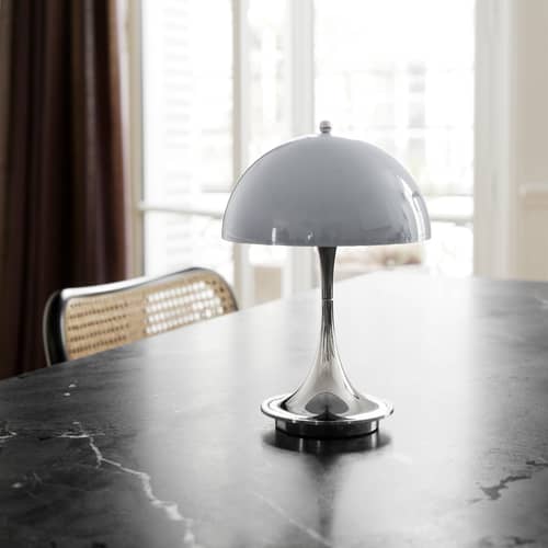 Lampe sans fil rechargeable Panthella 160 / LED - Ø 16 cm - Louis Poulsen - Gris opalin / Pied chromé - Polycarbonate