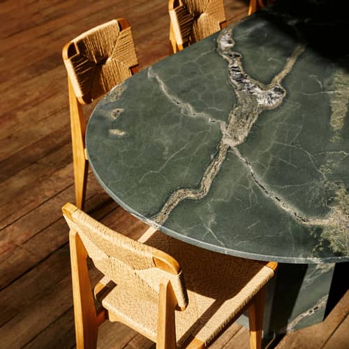 Table ovale Epic Outdoor vert / 240 x 120 cm (8 personnes) - Quartzite - Gubi - Vert Botanic - Quartzite