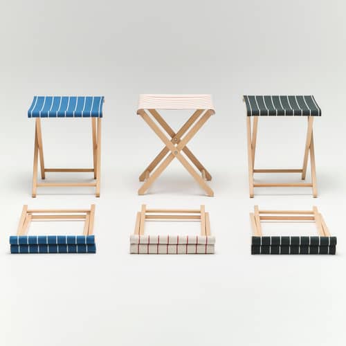 Tabouret pliant Outdoor Market tissu bleu / Jasper Morrison - Hay - Bleu - Hêtre certifié FSC, Tissu polyester recyclé