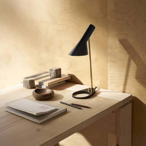 Tischleuchte AJ Mini metall schwarz / H 43 cm - Drehbar / Arne Jacobsen, 1957 - Louis Poulsen - Schwarz / Messing - Gesponnener Stahl, Messing, Zink