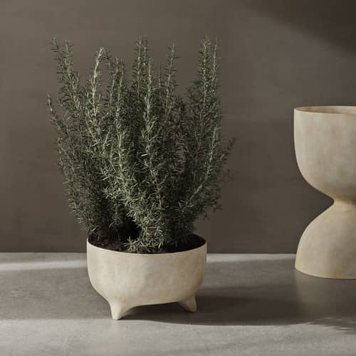 Blumentopf Evoke Low corian beige / Ø 44 x H 26 cm - 25L / Glasfaser - Ferm Living - Ø 44 x H 26 cm / Sand - Glasfaser