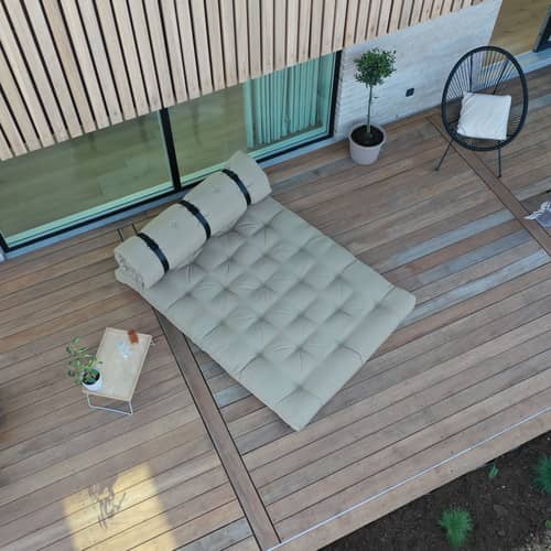 Modulares Gartensofa Buckle Up Outdoor textil weiß / B 140 cm - Sonnenliege & Beistellbett - KARUP - Weiß 401 - Dralon® Stoff, Polyesterfaser, Schaumstoff