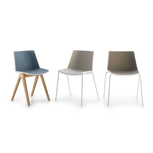 Sedia impilabile Aiku materiale plastico bianco grigio / Piedi rotondi in Metallo - MDF Italia - Interni bianchi e grigio chiaro / Gambe bianche opache - Acciaio verniciato, Polipropilene