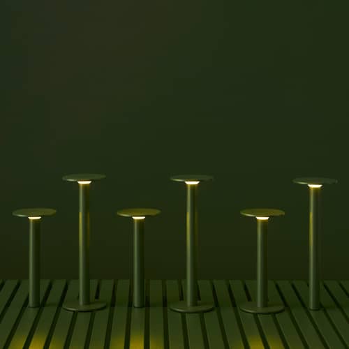 Lampe extérieur sans fil rechargeable Host Small / LED - H 22 cm / Fixation magnétique - Hay - Vert olive - Acier thermolaqué, Aimant, Aluminium thermolaqué