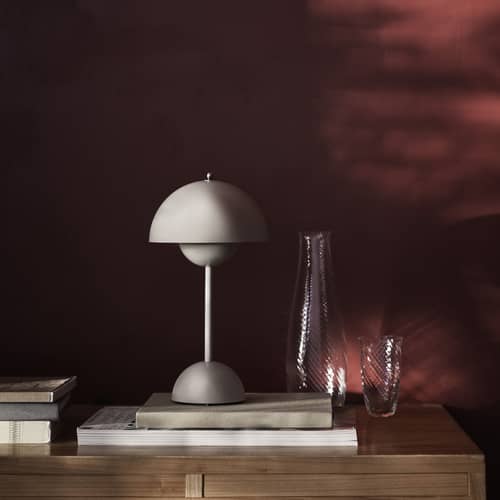 Lampe sans fil rechargeable Flowerpot VP9 / Ø 16 x H 29 cm - Verner Panton, 1968 - &tradition - Gris clair mat - Polycarbonate