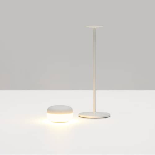 Lampe extérieur sans fil rechargeable Cheerio LED métal blanc / Ø 8 x H 26 cm - Fatboy - Désert - ABS, Acier inoxydable, Silicone