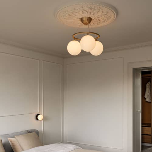 Suspension Miira 3 Circular verre blanc / Ø 54 cm - NUURA - Blanc opalin (lisse) / Doré - Aluminium, Verre soufflé bouche