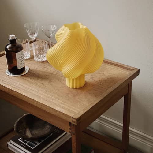 Lampe de table Soft Serve Regular  jaune / H 26 cm - CRÈME ATELIER - Sorbet limoncello - PLA recyclé