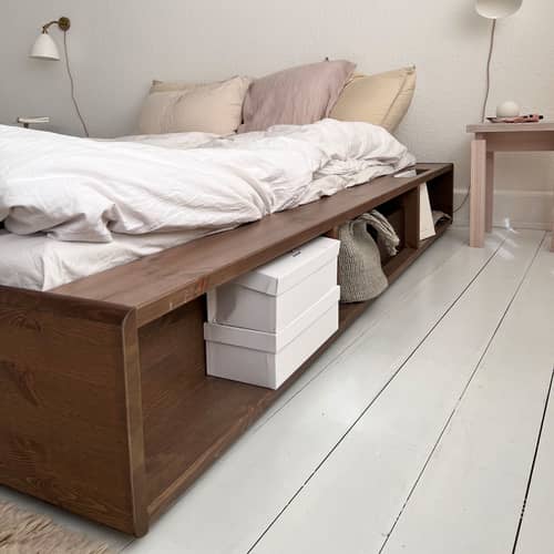 Lit double Ziggy / Pour matelas 180 x 200 cm - Rangements intégrés - KARUP DESIGN - Bois marron - Pin massif laqué certifié FSC
