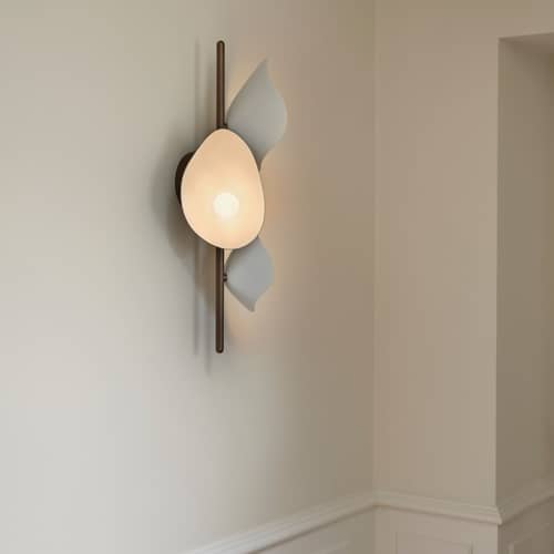 Wandleuchte Florii 3 plastikmaterial weiß / H 61 cm - NUURA - Bronze dunkel / Weiß - Aluminium, Polykarbonat