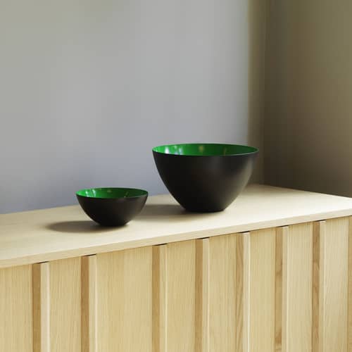 Bol Krenit métal vert / 60 cl - Ø 16 x H 7,1 cm / Herbert Krenchel, 1953 - Normann Copenhagen - Noir / Intérieur vert - Acier émaillé
