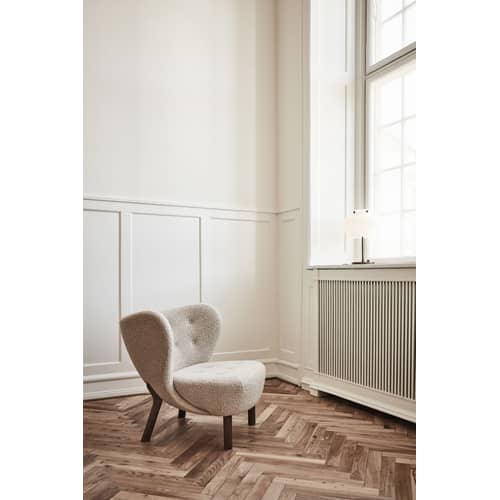 Poltrona imbottita Little Petra VB1 tessuto beige / Riedizione 1938 - &tradition - Beige / noce - Espanso, Noce massello oliato, Tessuto bouclé