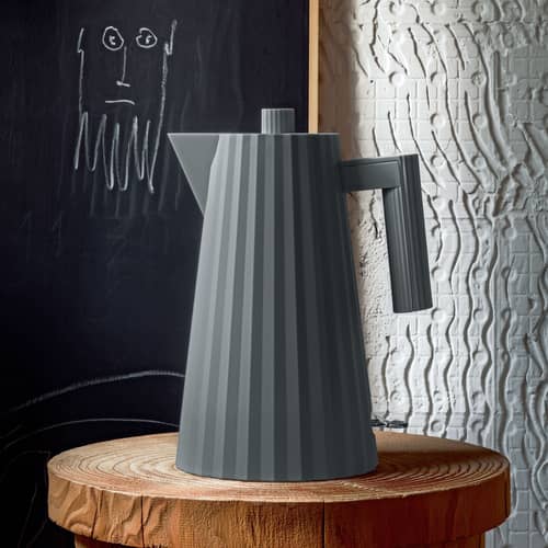 Plissé Electric kettle plastic material grey / 1.7 L - UK version - Alessi - Grey - Thermoplastic resin