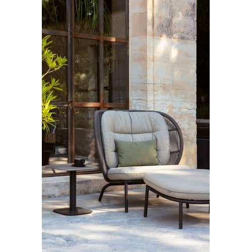 Poggiapiedi Kodo tessuto beige / 73 x 68 cm - Vincent Sheppard - Beige Mandorla / Gambe Grigio Fossile - Alluminio termolaccato, Espanso, Tessuto per esterni