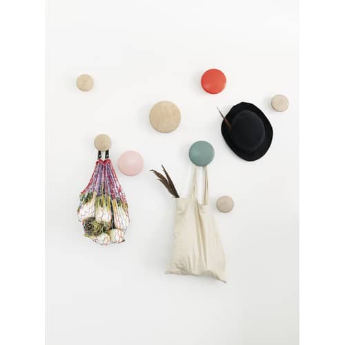 Patère The Dots Wood Medium / Bois - Ø 13 cm - Muuto - Vert Dusty - Frêne teinté
