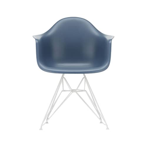 Poltrona RE DAR - Eames Plastic Armchair materiale plastico blu / (1950) - Gambe bianche / Riciclata - Vitra - Blu mare / Gambe bianche - Acciaio laccato, Plastica riciclata post-consumo