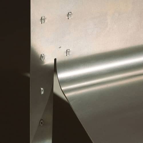 Chaise Rivet Chair métal / Martelé à la main - Frama  - Aluminium brut - Aluminium brut