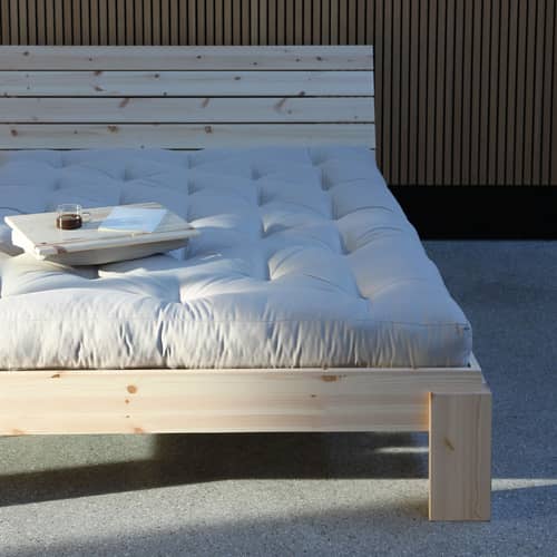 Letto matrimoniale Layers Headboard legno naturale / Per materasso 140 x 200 cm - Con Testata letto e Portaoggetti - KARUP - Per materassi da 140 x 200 cm - Pino massello certificato FSC