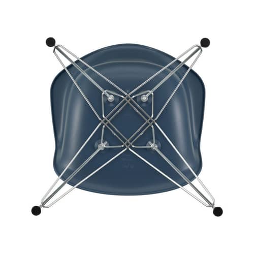 Poltrona RE DAR - Eames Plastic Armchair materiale plastico blu / (1950) - Gambe cromate - Seduta imbottita / Riciclata - Vitra - Blu mare / Cuscino blu mare / Base cromata - Acciaio cromato, Espanso, Plastica riciclata post-consumo, Tessuto