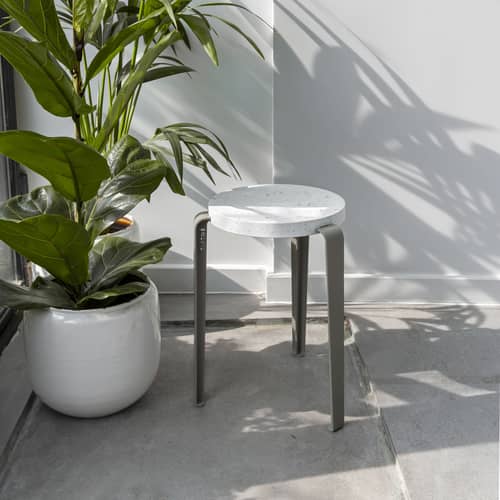 Tabouret empilable Lou / Plastique recyclé Venezia - H 45 cm - TIPTOE - Gris Eucalyptus / Blanc moucheté - Acier thermolaqué, Plastique recyclé