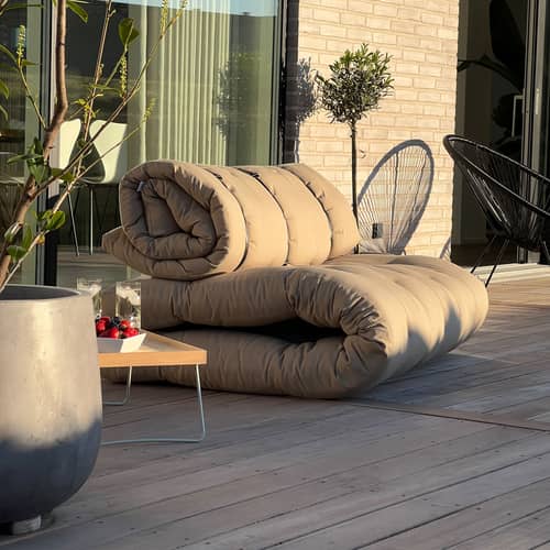 Modulares Gartensofa Buckle Up Outdoor textil beige / B 140 cm - Sonnenliege & Beistellbett - KARUP DESIGN - Beige 402 - Dralon® Stoff, Polyesterfaser, Schaumstoff