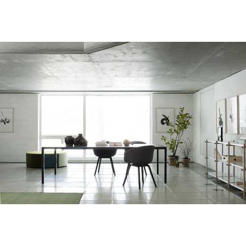 Fauteuil rembourré About a chair AAC23 tissu gris noir / Tissu intégral & chêne teinté - Hay - Gris foncé / Noir - Contreplaqué de chêne teinté, Mousse, Polypropylène, Tissu