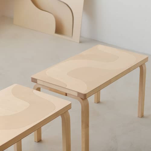 Panchina 153B legno naturale / Artek + Marimekko, 90° anniversario in edizione limitata - ARTEK - Seireeni / Motivo della betulla - Betulla lamellare, Compensato di betulla