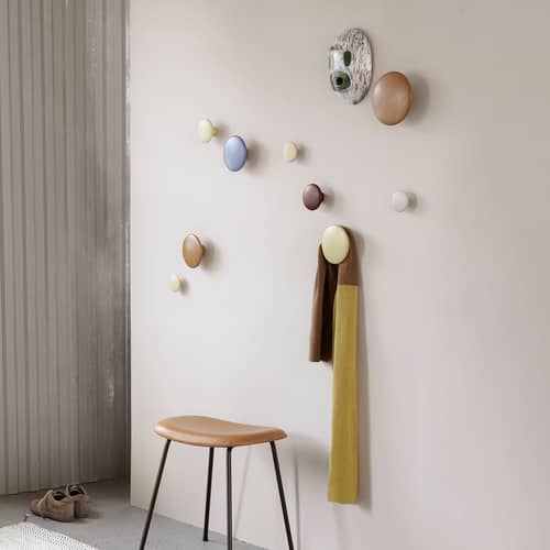 Set de 5 patères The Dots Wood / Bois - Différents diamètres - Muuto - Blanc cassé - Frêne teinté