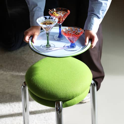 Tabouret rembourré Macaron tissu vert - & klevering - Tissu vert / Chromé - Métal laqué, Mousse, Tissu recyclé