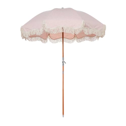 Parasol The Premium Beach rose / Ø 180 cm - Inclinable - BUSINESS & PLEASURE - Rayé rose / Lauren\'s Stripe - Aluminium poli, Bois lamellé-collé de récupération, Fibre de verre, Toile outdoor