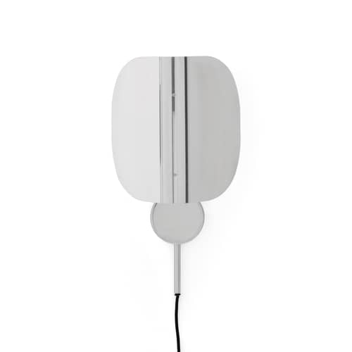 Applique con presa Wing metallo argento / Girevole - H 47 cm - Audo Copenhagen - Alluminio lucido - Acciaio, Alluminio