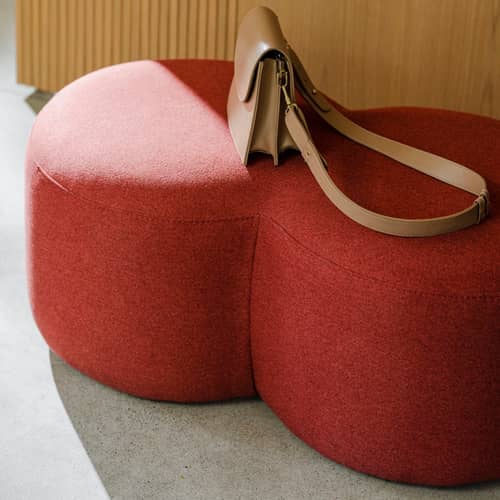 Pouf Umbo tessuto rosso / 88 x 50 x H 36,5 cm - NOO.MA - Rosso Papavero -  Ouate, Agglomerato, Espanso, Tessuto