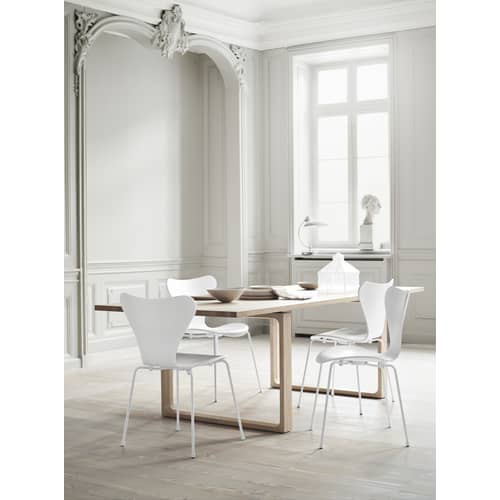 Chaise empilable Série 7 bois blanc / Frêne teinté - Fritz Hansen - Blanc / Pieds blancs - Acier peint, Contreplaqué de frêne teinté