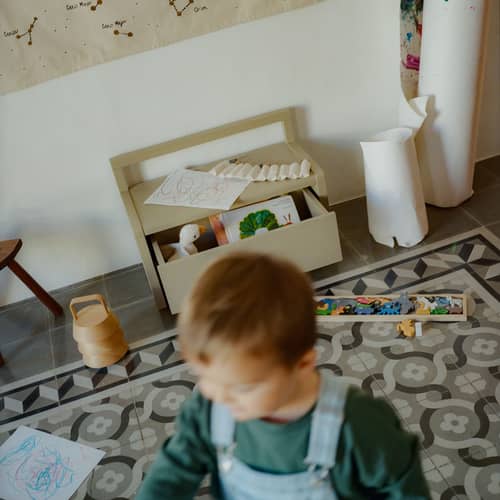 Banc enfant Little Architect / Rangement avec tiroir coulissant - L 60 cm - Ferm Living - Beige Cachemire - Frêne massif, Placage de frêne