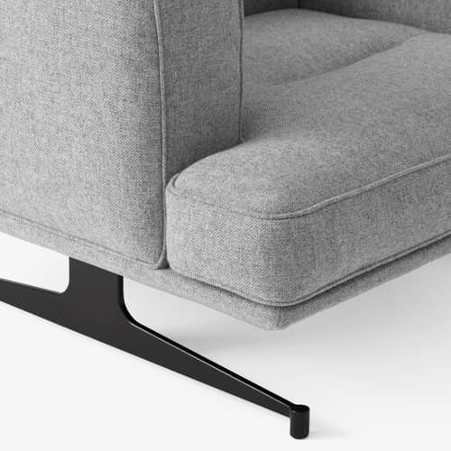 Fauteuil rembourré Inland AV21 tissu gris - &tradition - Gris (tissu Hallingdal 130) / Pied noir - Bois, Fonte d\'aluminium, Mousse HR, Tissu