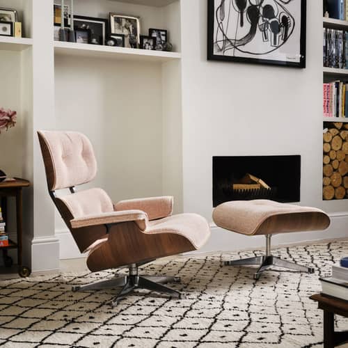 Set poltrona e poggiapiedi Lounge Chair & Ottoman tessuto rosa / Eames, 1956 - Vitra - Noce pigmentato nero / Pesca (tessuto Nubia 07) - , Compensato impiallacciato noce pigmentato nero, Schiuma di poliuretano, Tessuto bouclé